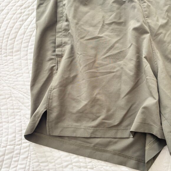 Under Armour Mens Green Gym Shorts Large Polyester Lightweight 6" Inseam Elastic - Picture 8 of 11